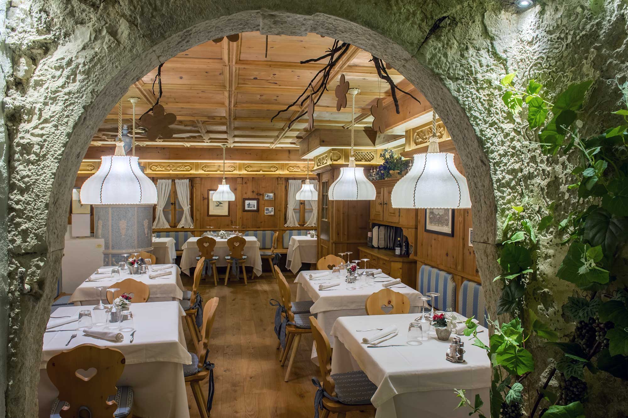La stube in legno del ristorante Alla Grotta a Trento