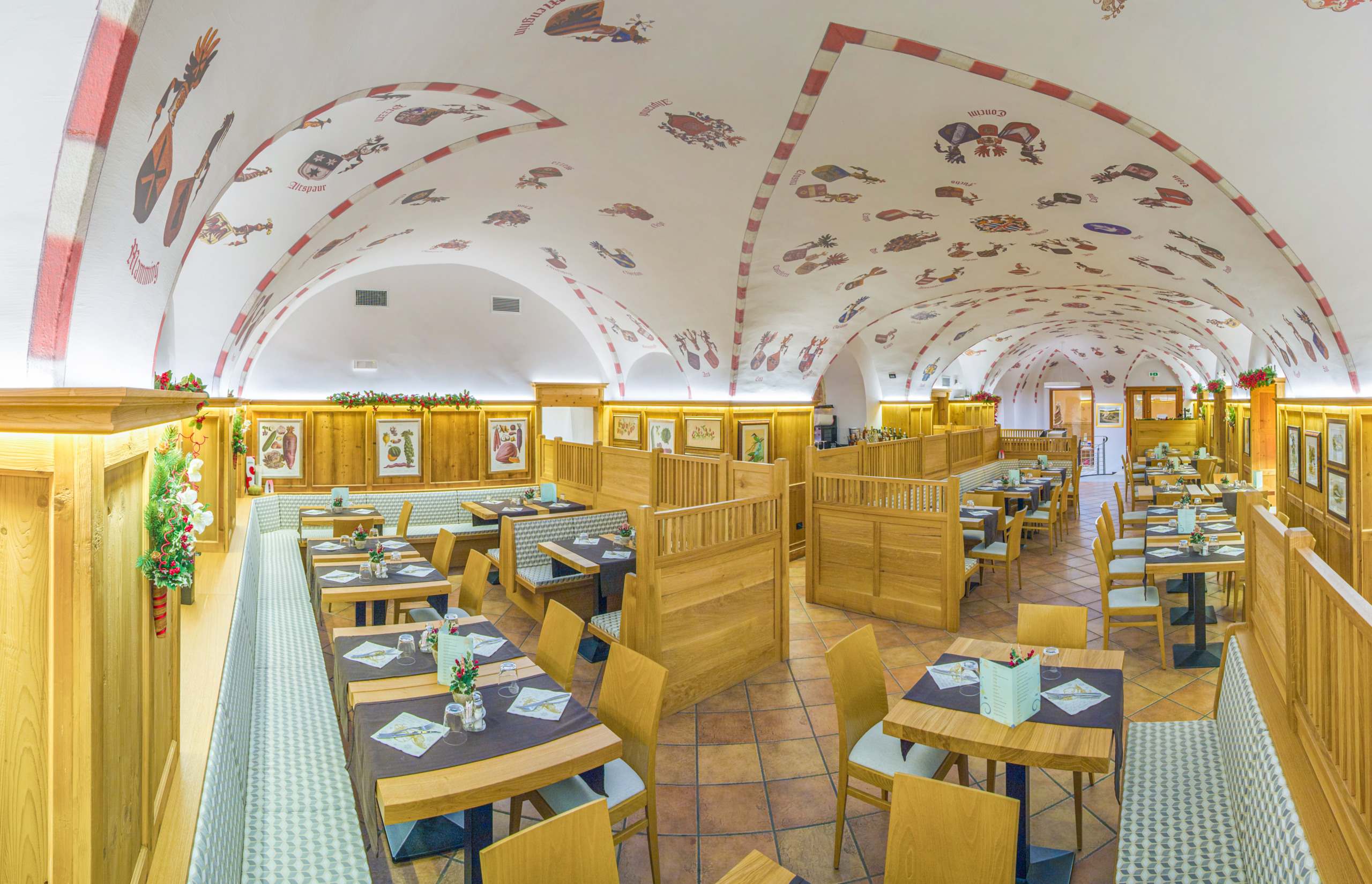 La sala classica del ristorante Alla Grotta a Trento